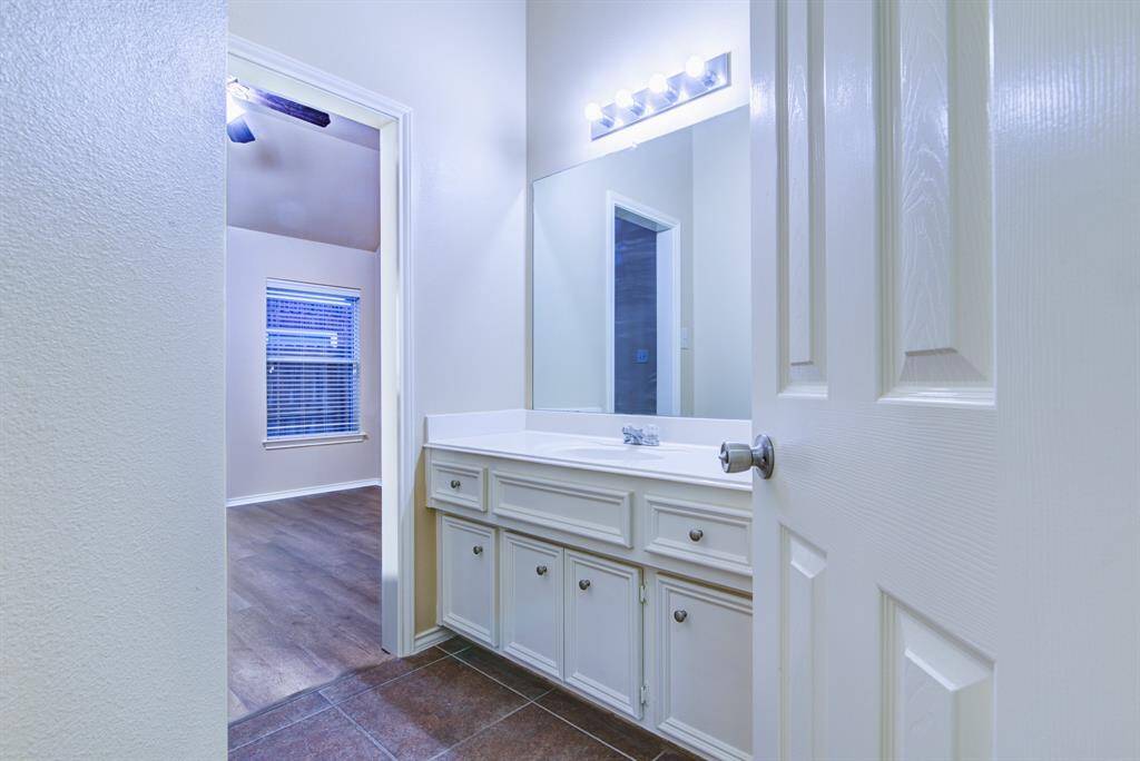 The Hollywood bath features private sink areas: One connected to the hallway and one connected to the guest suite.