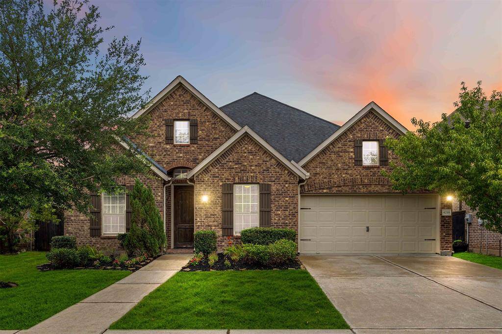 Discover this stunning home in the sought-after Harvest Green subdivision, featuring an inviting entry, and exceptional curb appeal.