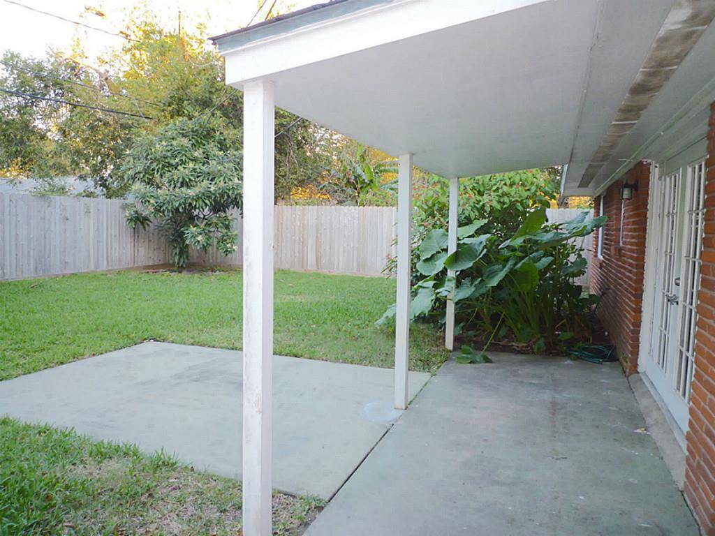 Perfect area for relaxing or grilling outdoors. Imagine entertaining outdoors during nice weather!