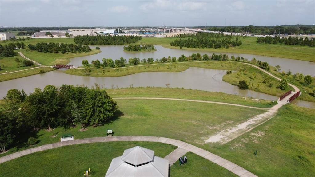 Ariel view of the wonderful 291 acres of wetlands, greenspace and nature trails at Willow Waterhole.