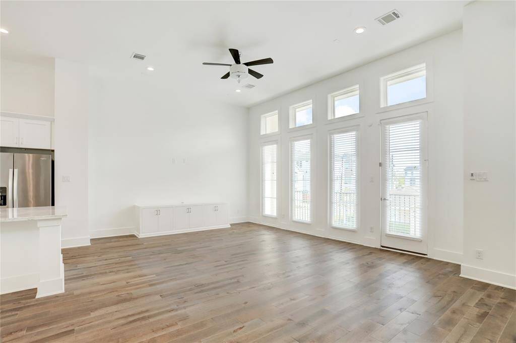 Another angle of the living area. The skylights add even MORE light to this space.
