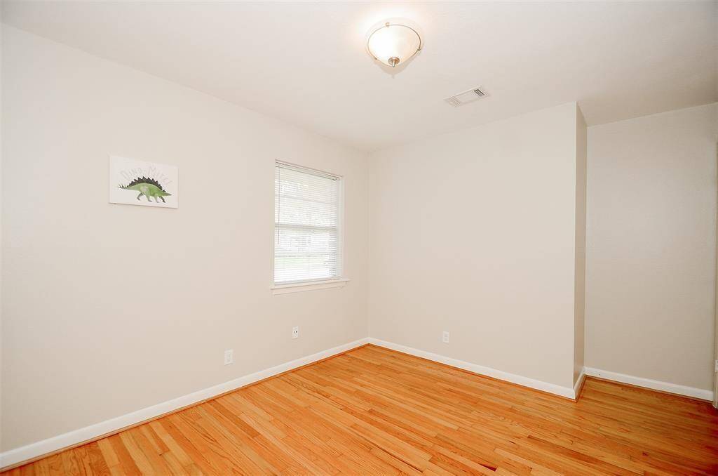Secondary bedroom