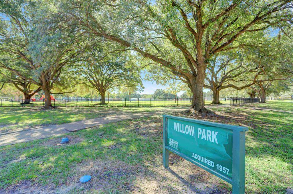 You will love this 7.5 acre park with Tennis Courts & several ball fields. Willow Park is located across the street from Willow Pool.