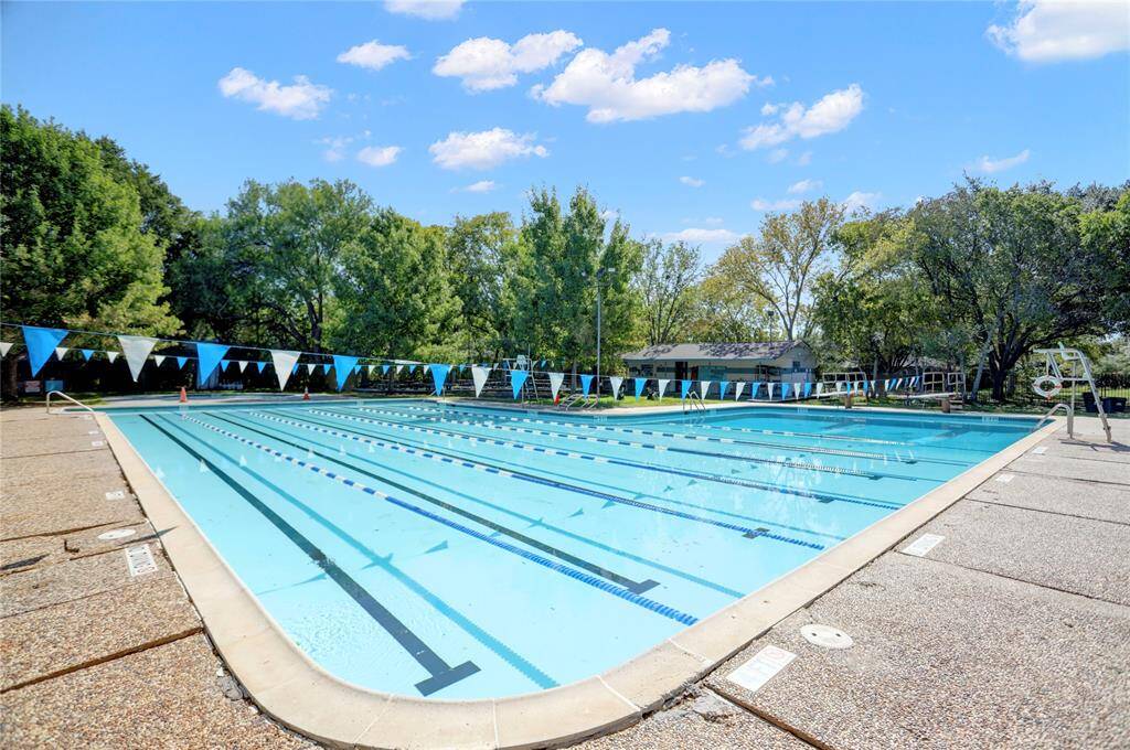 Willow Pool is located across the street from Willow Park. This pool offers memberships at affordable prices.