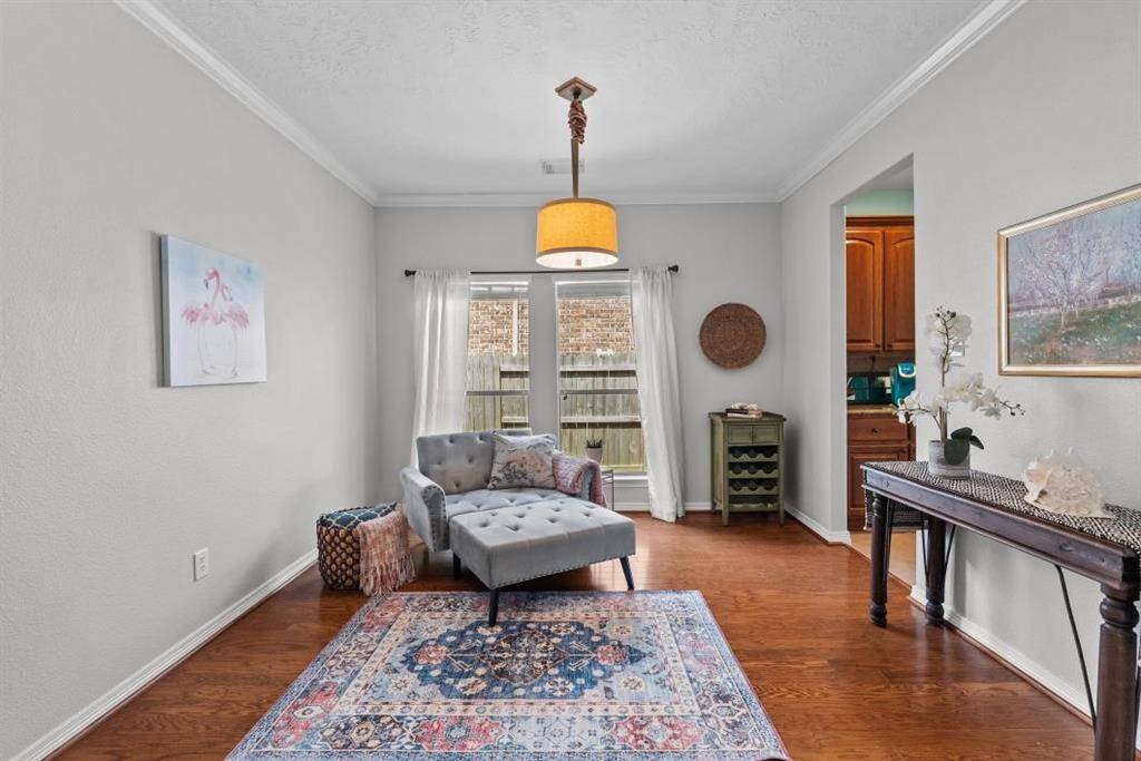 FORMAL DINING AREA, AS YOU CAN SEE THE HOMEOWNER IS USING THIS AS A FORMAL SITTING AREA CURRENLTY.