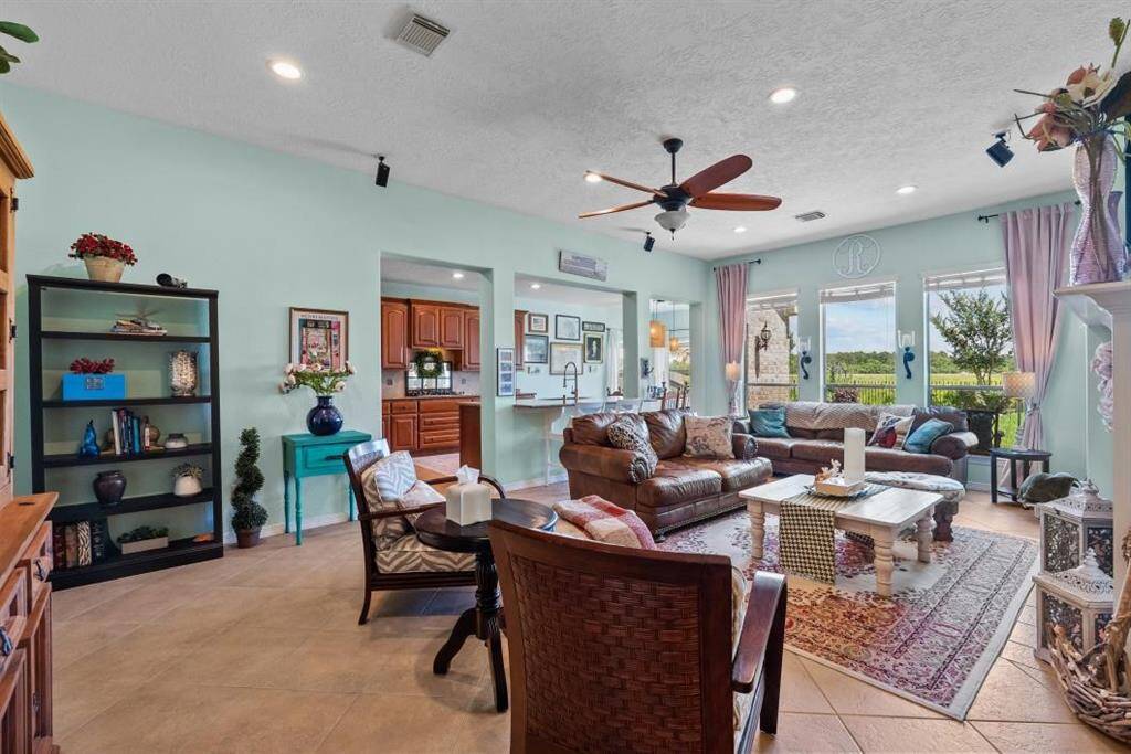 another look at the living area