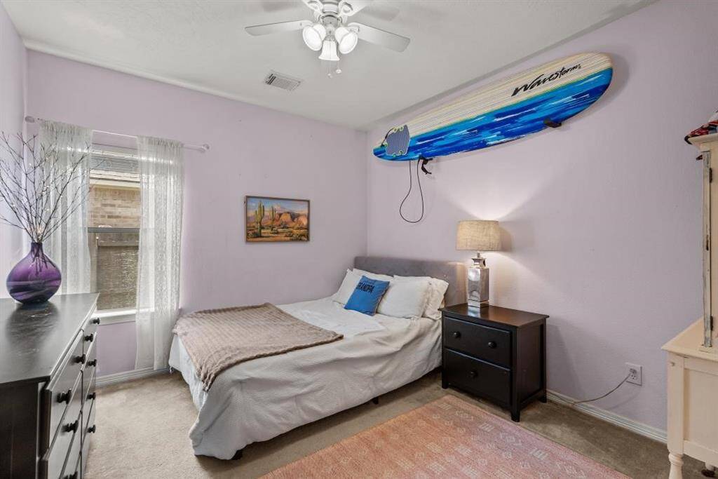 Guest bedroom 2 with walk in Closet and great space