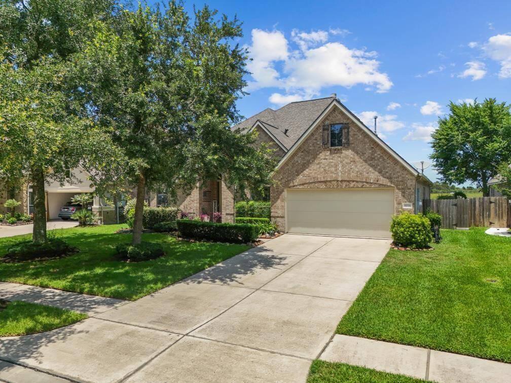 2 CAR GARAGE WITH PLENTY OF SPACE FOR PARKING.