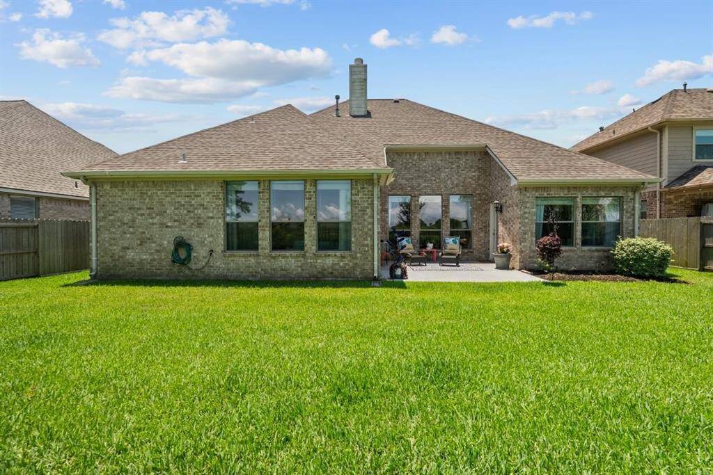 Add your own special touches to make this backyard your very own sanctuary !