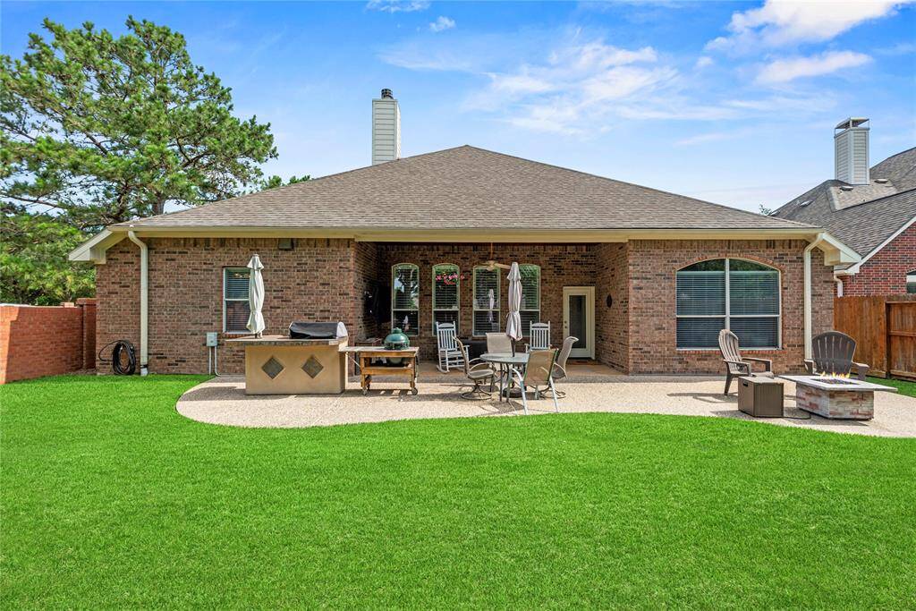 Now this is where the fun begins, just look at this beautiful back yard! Light up the grill and invite friends over.
