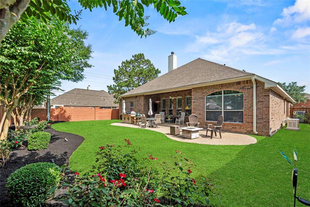 Plenty of room for everyone to move around for those backyard barbeques.