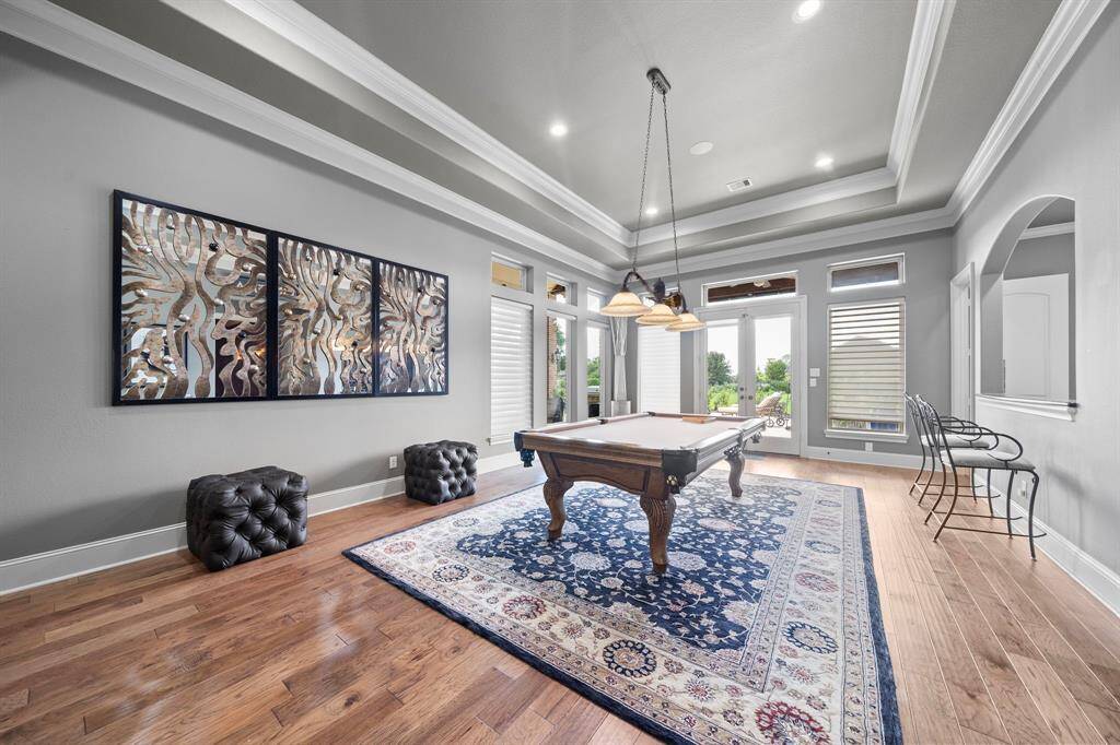 Fabulous Game Room with access to the bakcyard!