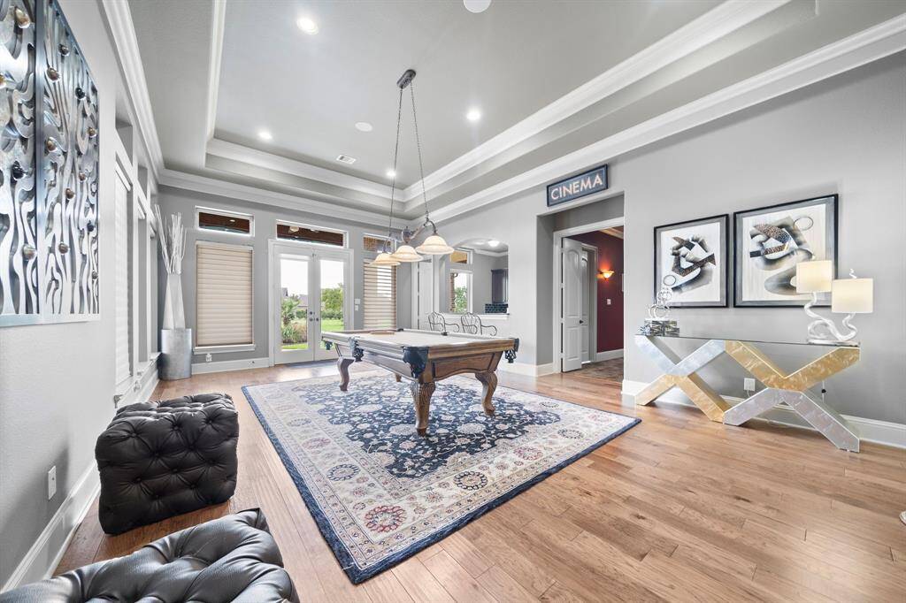 Great Space for Hanging Out with Friends and Family!