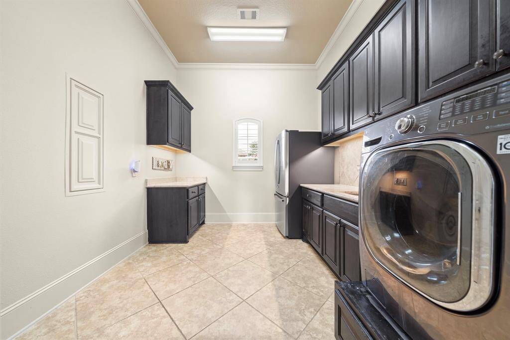 Huge In-House Laundry Room!