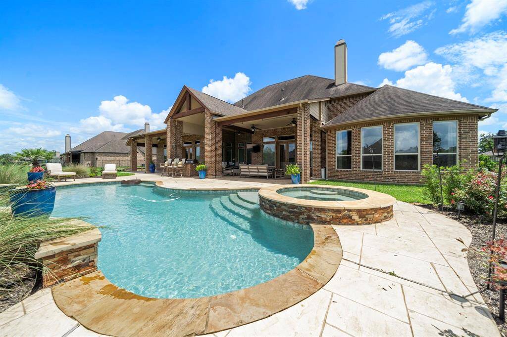 Beautiful Raised Spa Area!