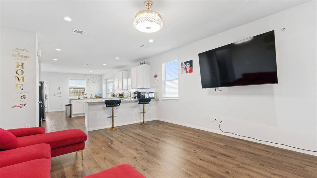 Open living/kitchen combo