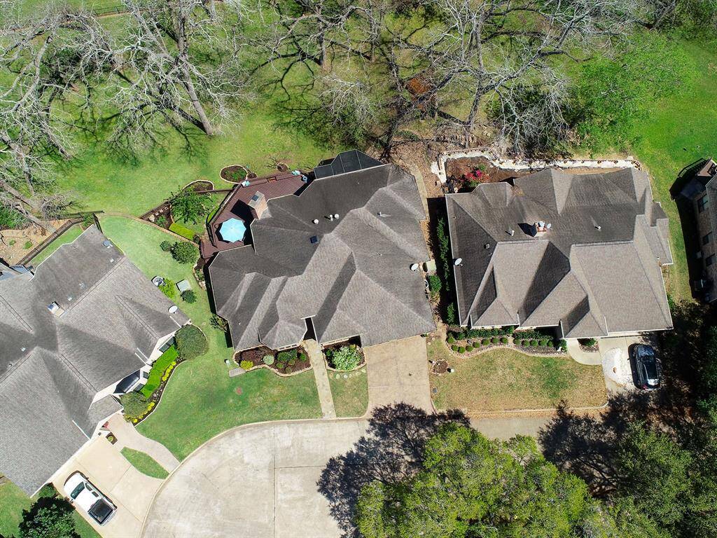 Nestled underneath a canopy of trees, amongst a sprawling park-like setting, this home provides the perfect location for both relaxation and entertaining.