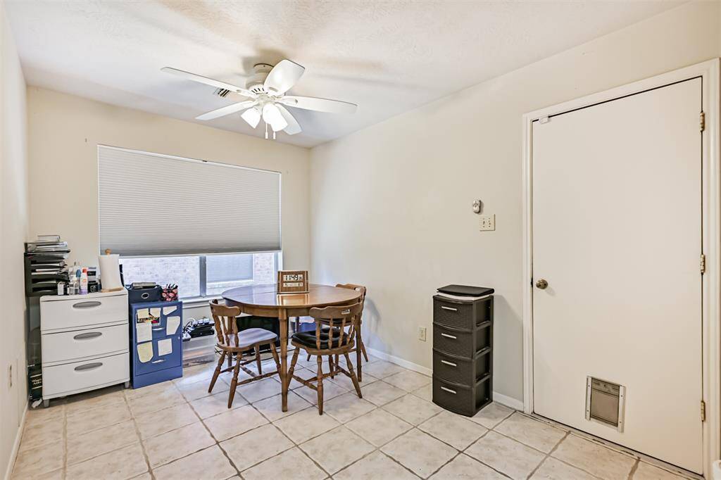 Nice size breakfast area