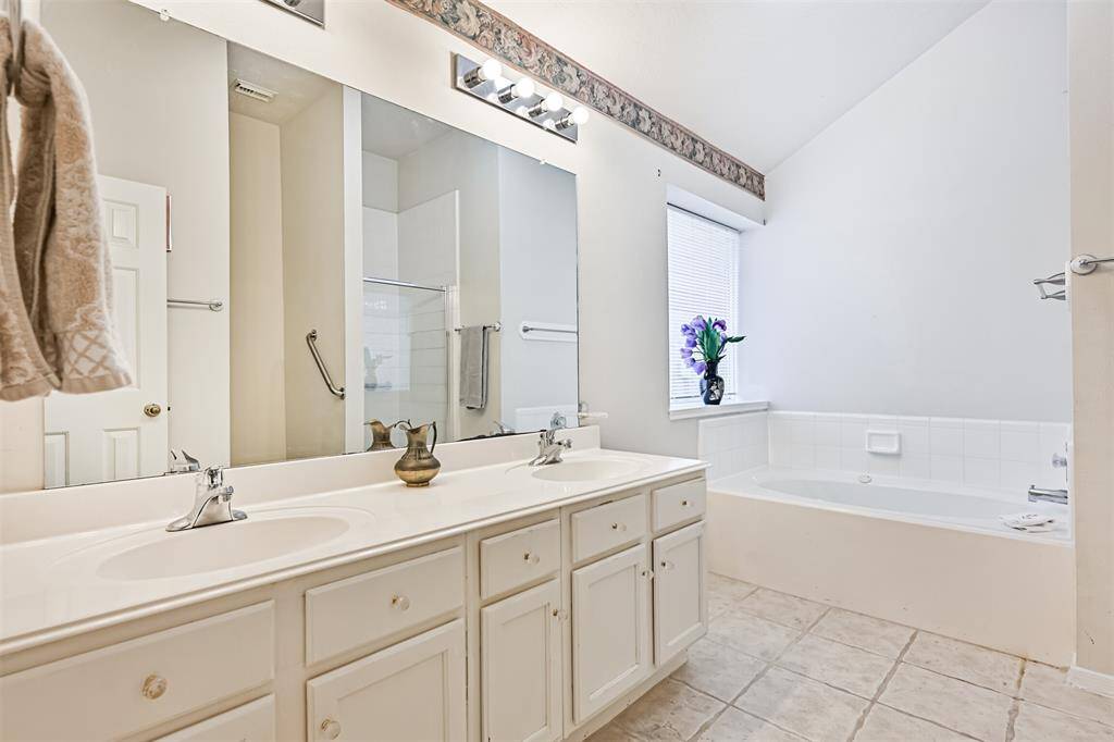 Primary en-suite