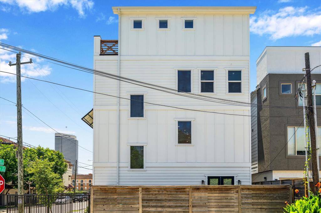 Welcome home to 507 Leverkuhn in the heart of Rice Military!