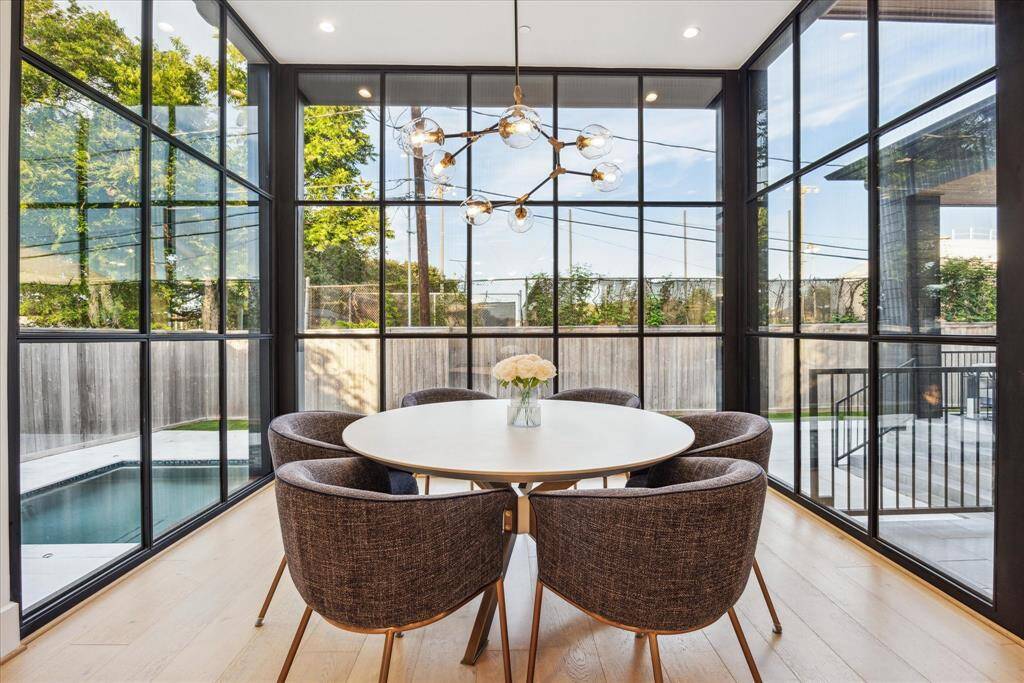 [MORNING ROOM] The breathtaking morning room is a sunlit sanctuary, wrapped in walls of elegant French windows that frame picturesque views of the outdoors. Bathed in natural light, this serene space is perfect for enjoying quiet breakfasts or casual gatherings