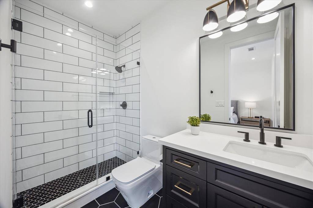[SECONDARY BATHROOM]