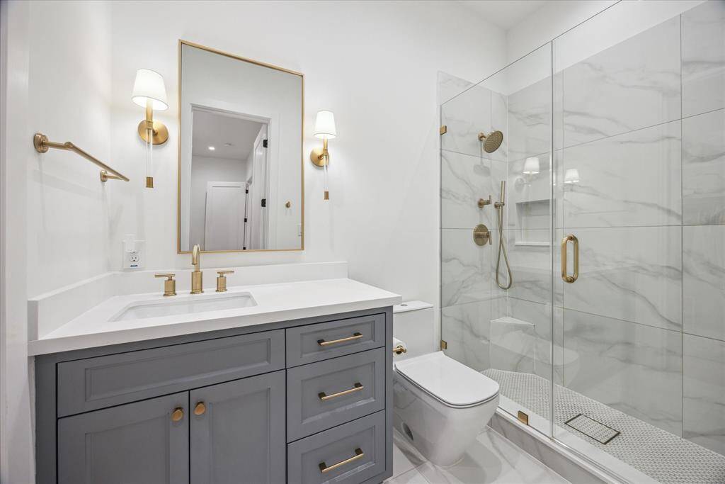 [SECONDARY BATHROOM]