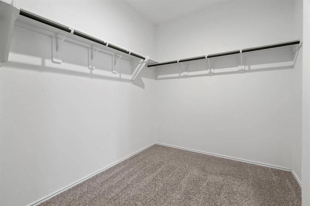 Walk-in closet - Function meets finesse