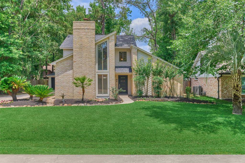 Welcome home to the beautiful 52 S. Havenridge Drive!