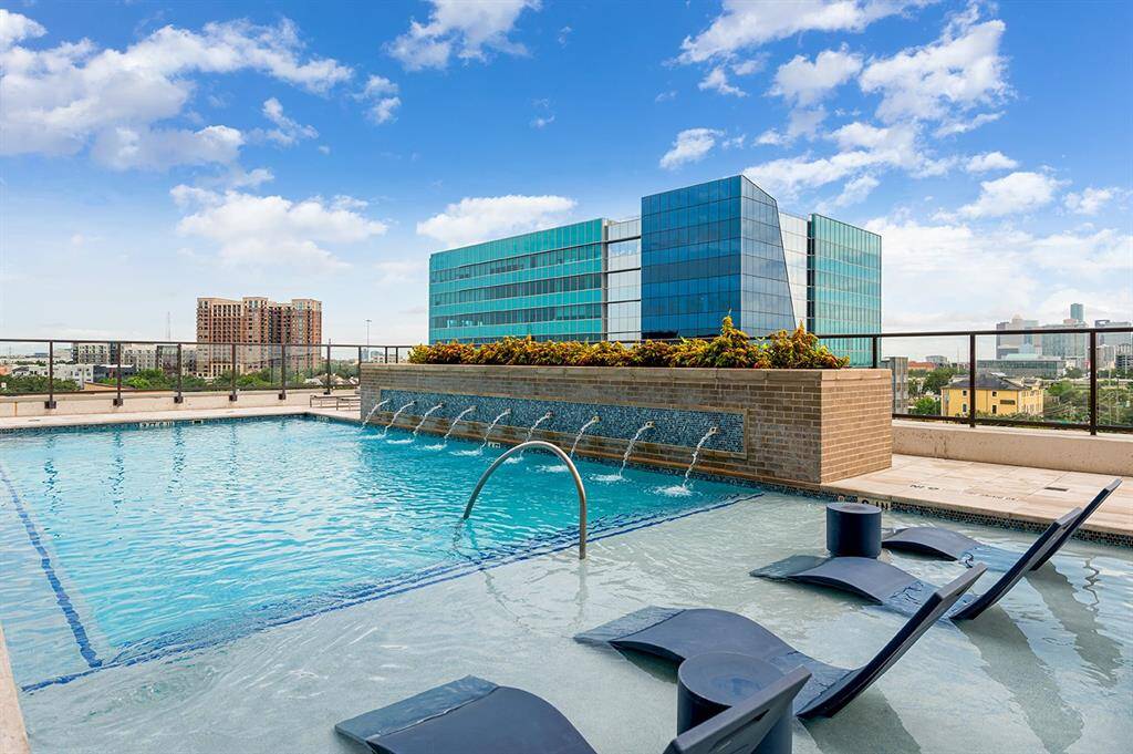 Luxury Pool