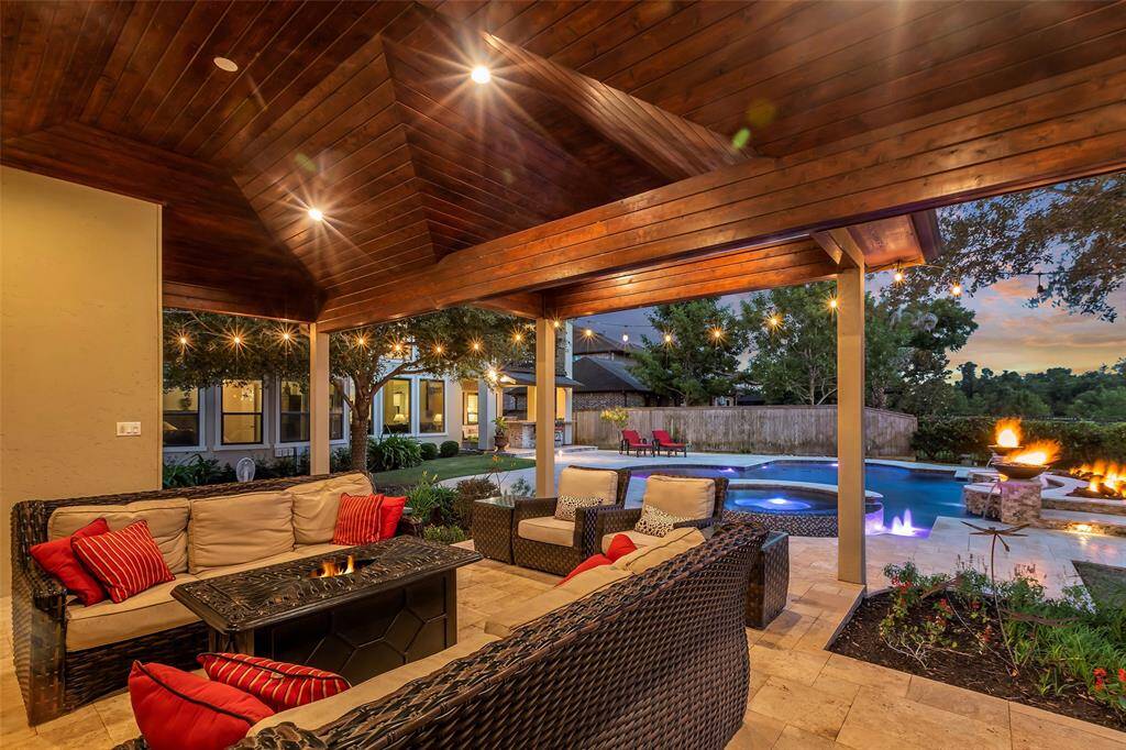 Here's a good look at the cabana.  Such a fun place to hang out with friends.