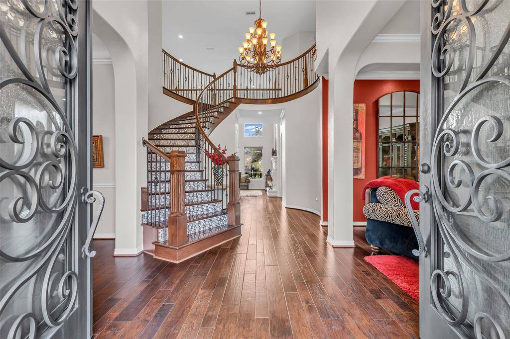 Formal entry is open, spacious and dramatic.