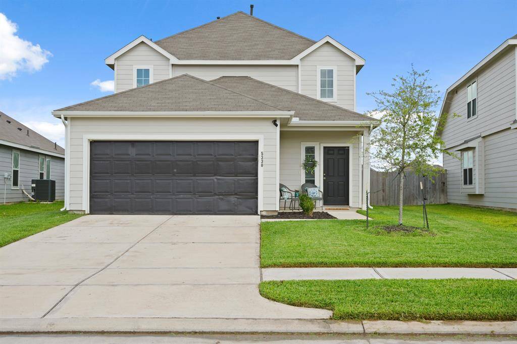 The 2-car garage and wide driveway is large enough to hold up to 6 vehicles.