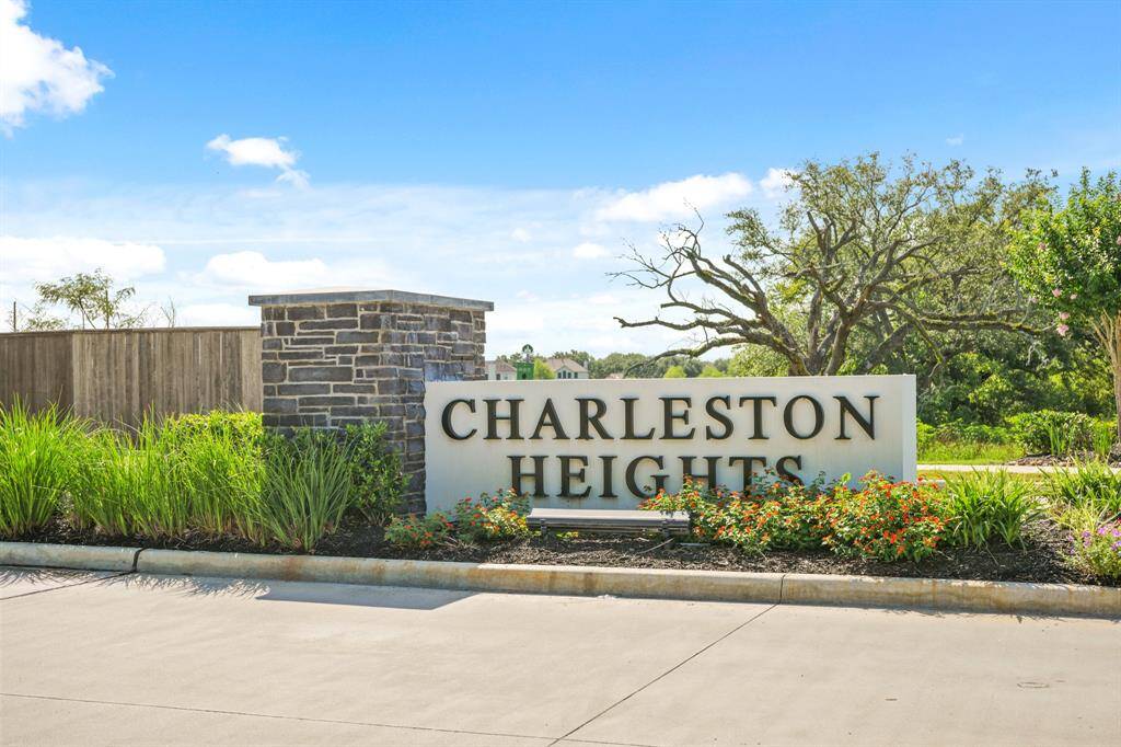 Charleston Heights is newer neighborhoods with walking paths, a playground and large pavilion and is just minutes from Missouri City, Sugar Land and Pearland making it easy to access restaurants and retail.