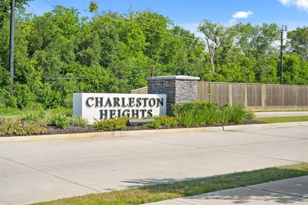 Location, location, location! Located off Hwy 6, Charleston Heights is just minutes from BW8 and 288. And the new Missouri City Metro station is just 4.5 miles away. Retail, restaurants and a Cinemark is just down the road at the Manvel Town Center.