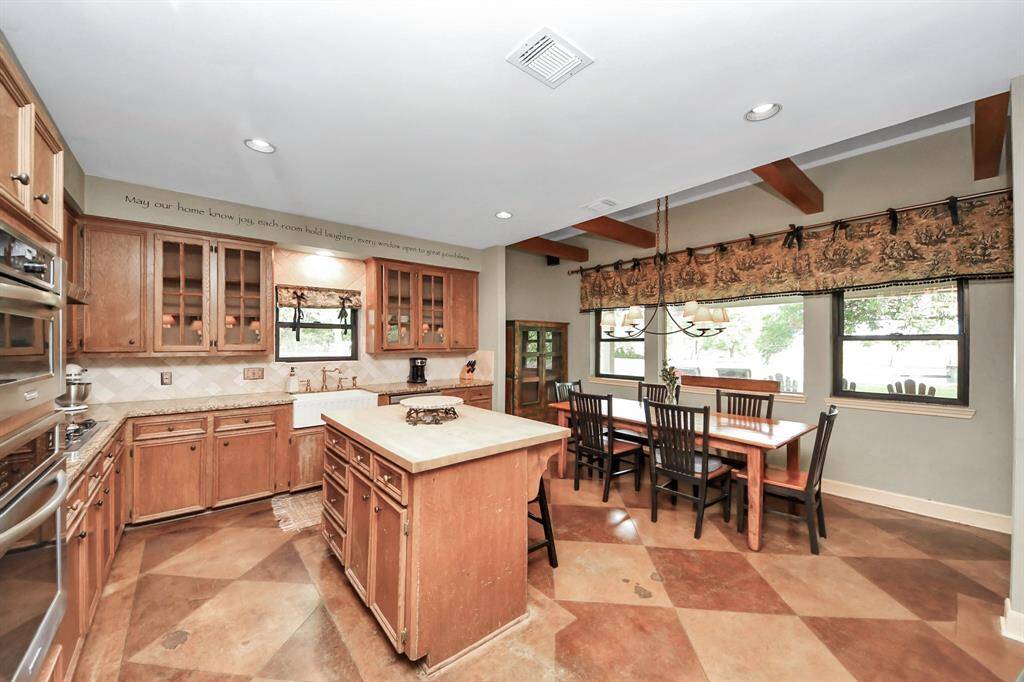 With a spacious breakfast room adjacent to the kitchen, there’s no problem accommodating everyone—this is truly the heart of the home where family and friends naturally congregate.