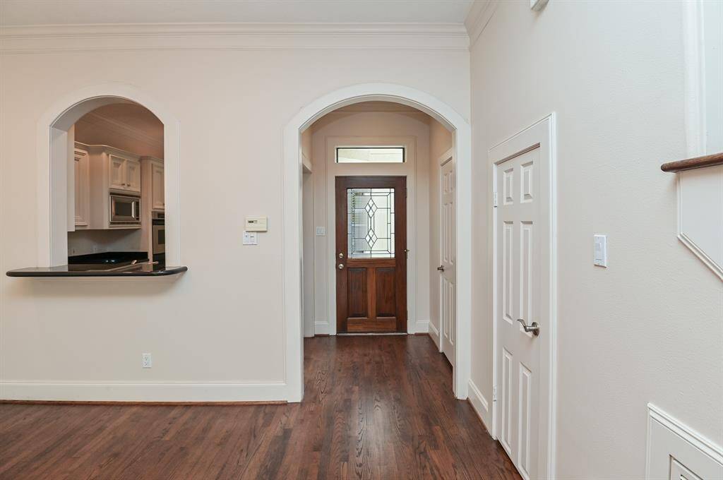 The dining room and combined kitchen/breakfast area are both located off the entry!