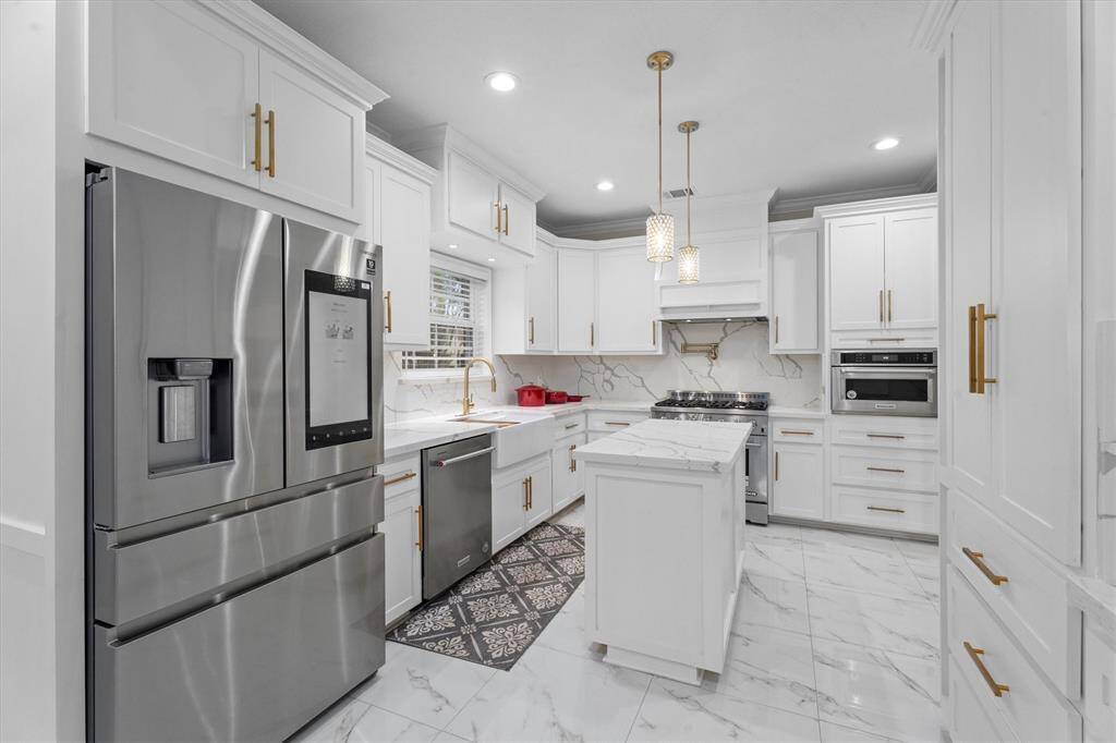 Kitchen Refrigerator is Negotiable at an additional Amount.