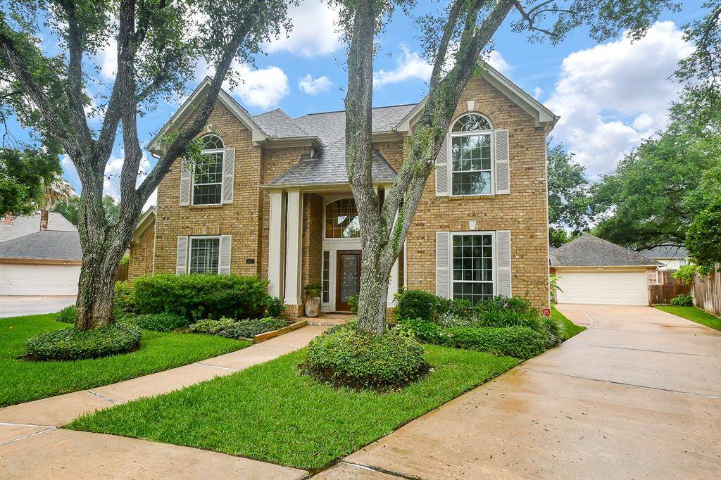 Welcome Home to this amazing Home located on a cul-de-sac in New Territory!   Updated with Energy Efficient Windows!
