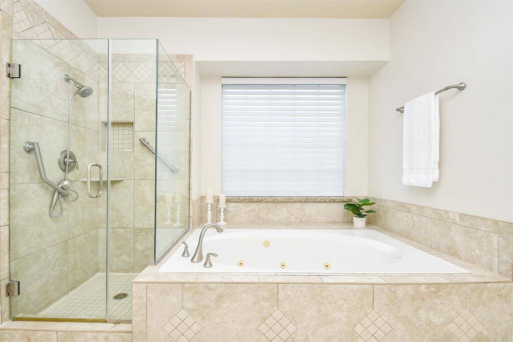 Beautifully Tiled and freshly painted too!