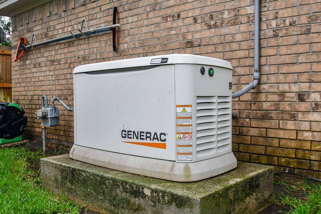 YES!!   It includes a Generac Generator!!!