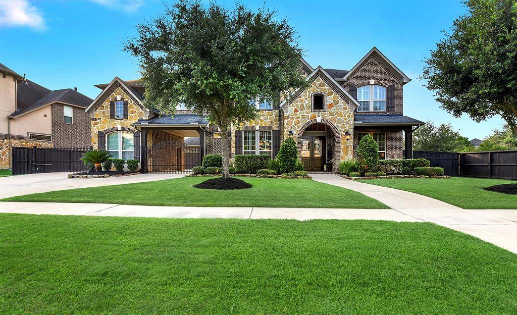 Welcome home! Stunning 5BR/5 full bath/2 half bath Trendmaker home. Located on a corner lot AND on a cul-de-sac street.