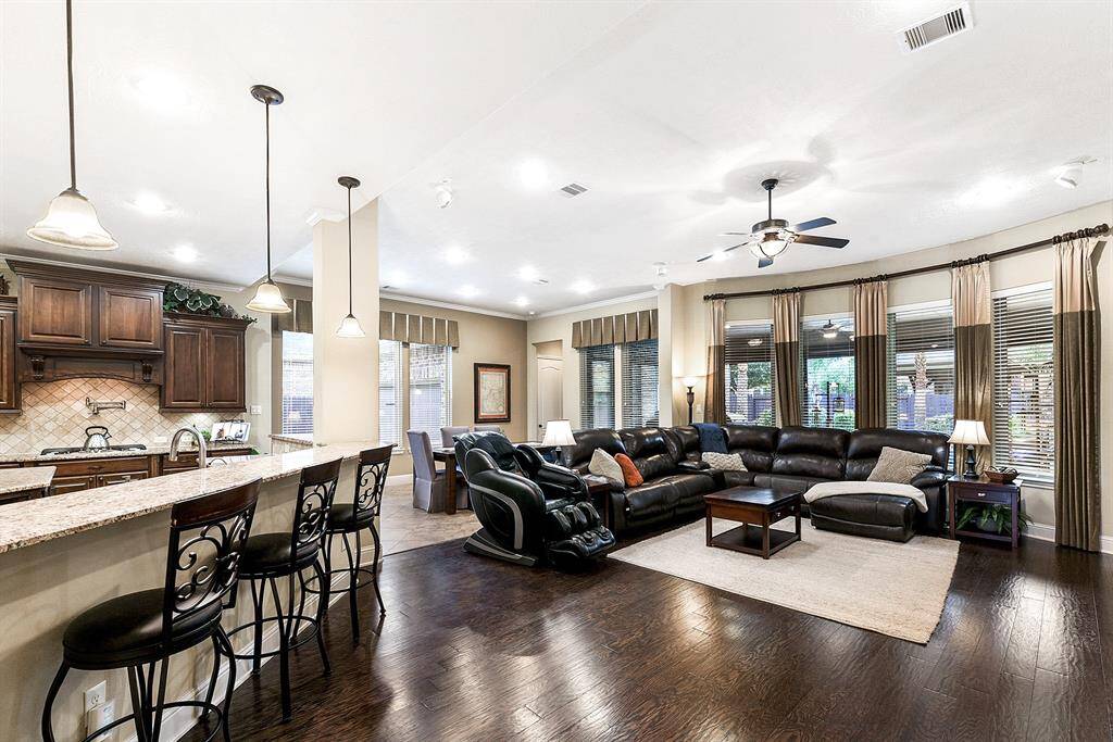Kitchen, breakfast room, and family room all flow nicely. Great open concept for entertaining guests.