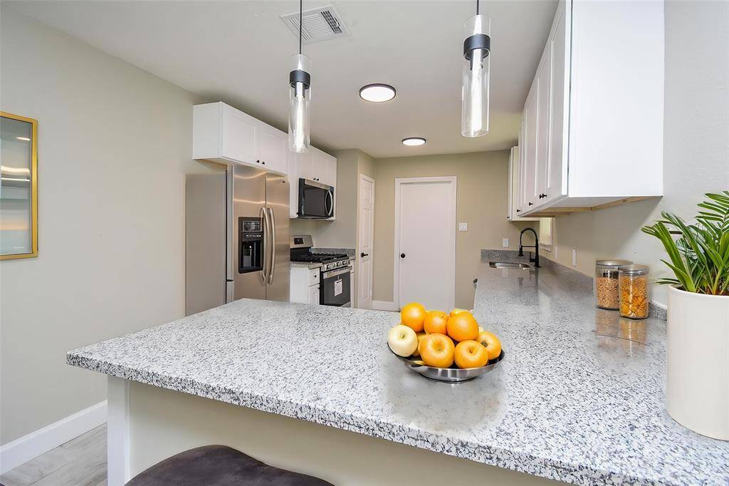 Discover this well-appointed kitchen.