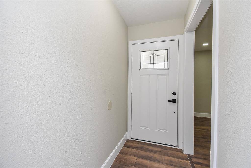 Discover this gorgeous entryway.