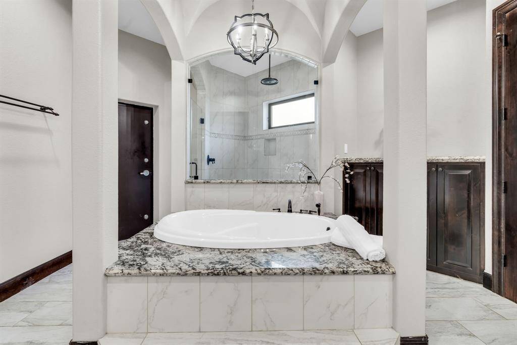 Primary Ensuite! 5912 T St., Katy, TX  77493