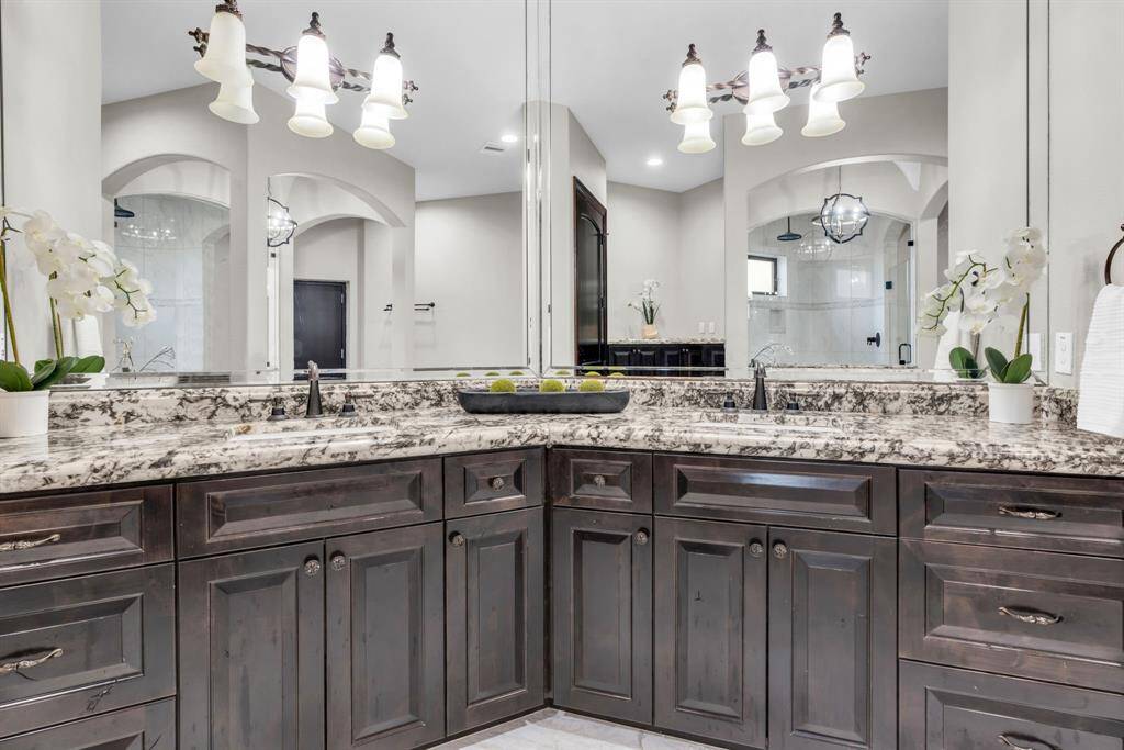 Primary Ensuite! 5912 T St., Katy, TX  77493