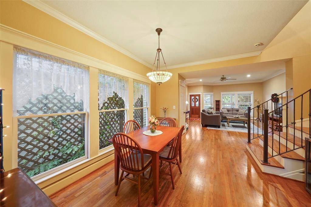 Dining Room - view 4