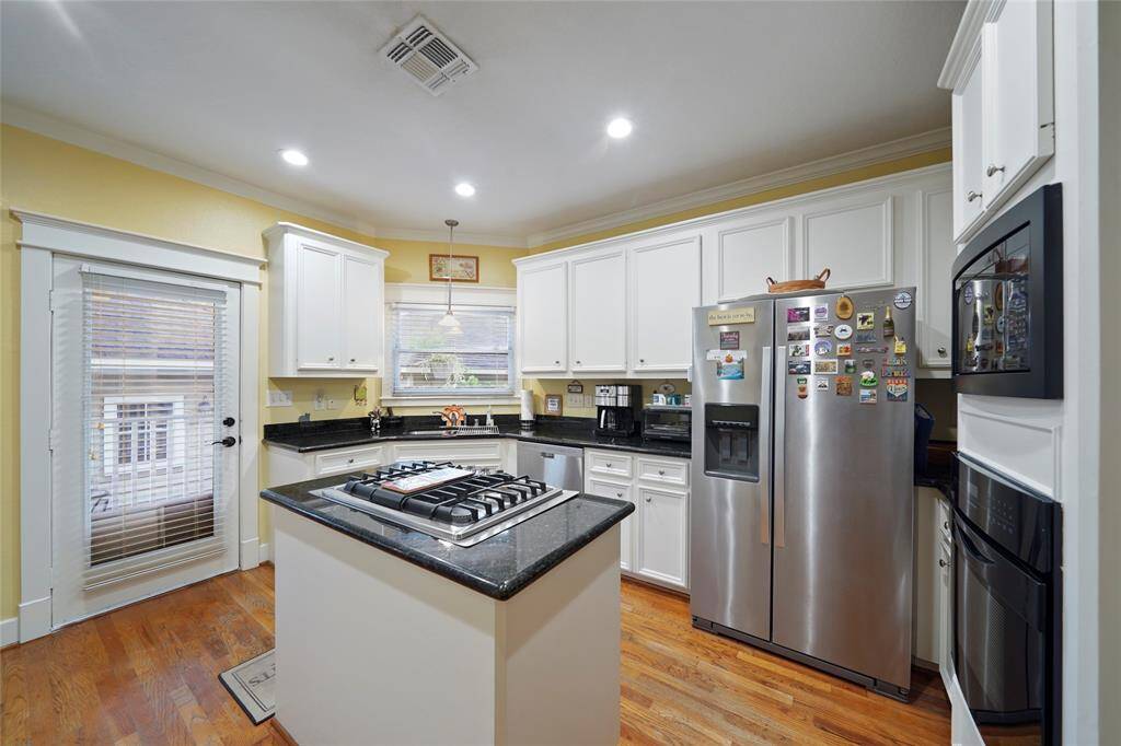 Kitchen - view 1