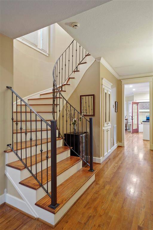Winding staircase